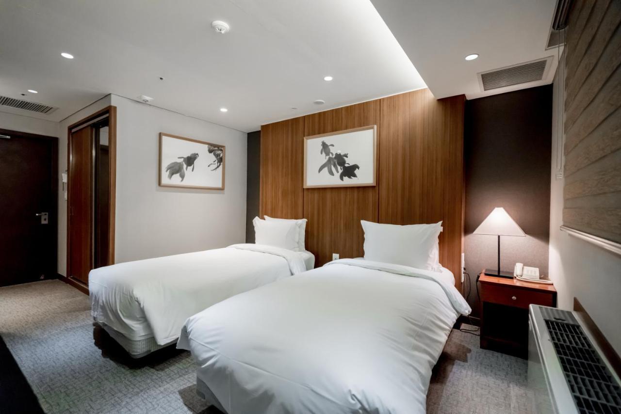 Oriens Hotel & Residences Myeongdong Сеул Экстерьер фото