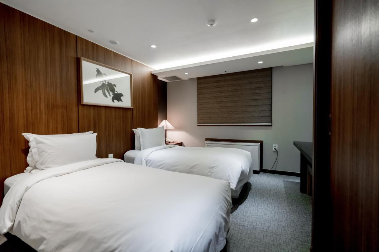 Oriens Hotel & Residences Myeongdong Сеул Экстерьер фото