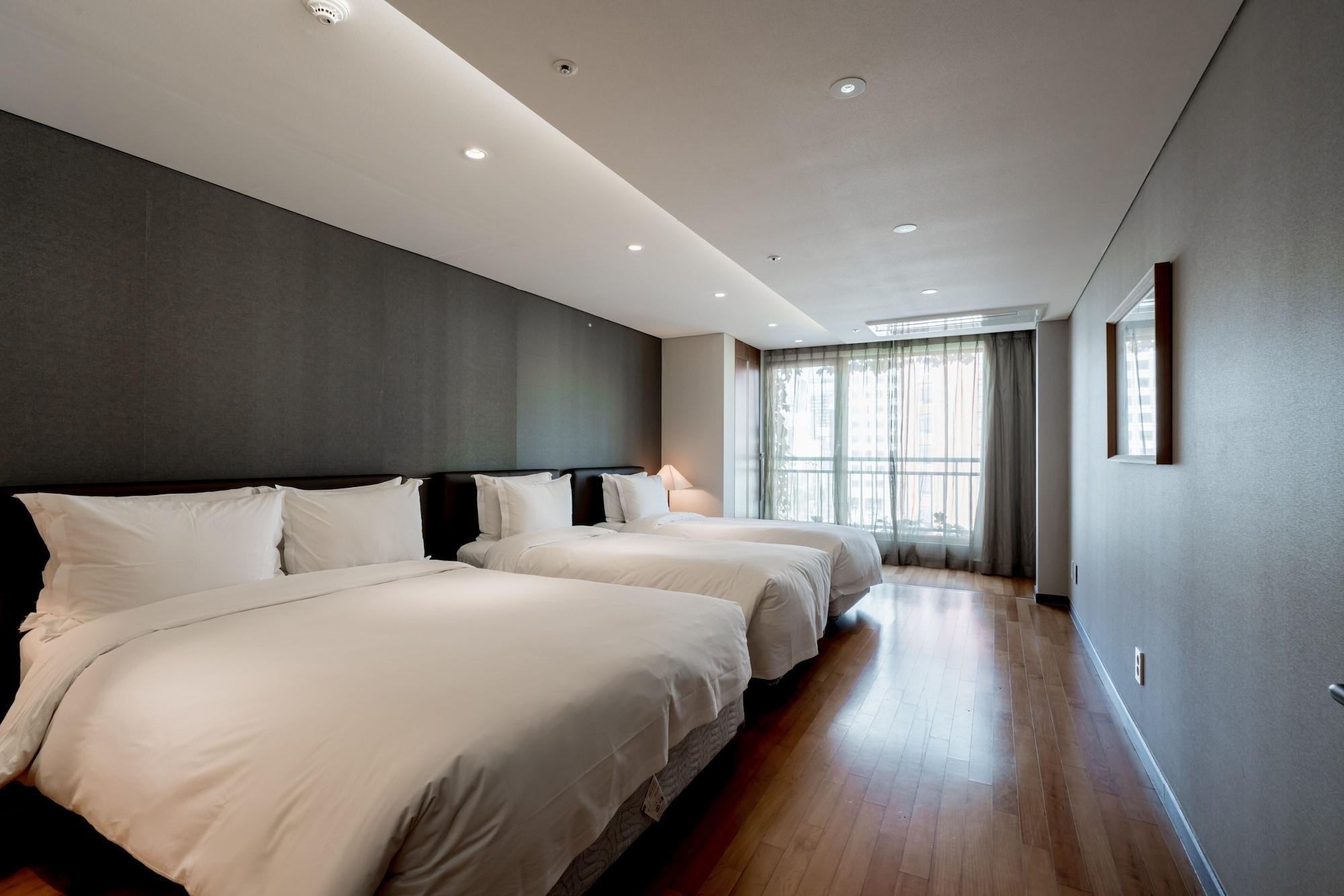 Oriens Hotel & Residences Myeongdong Сеул Экстерьер фото