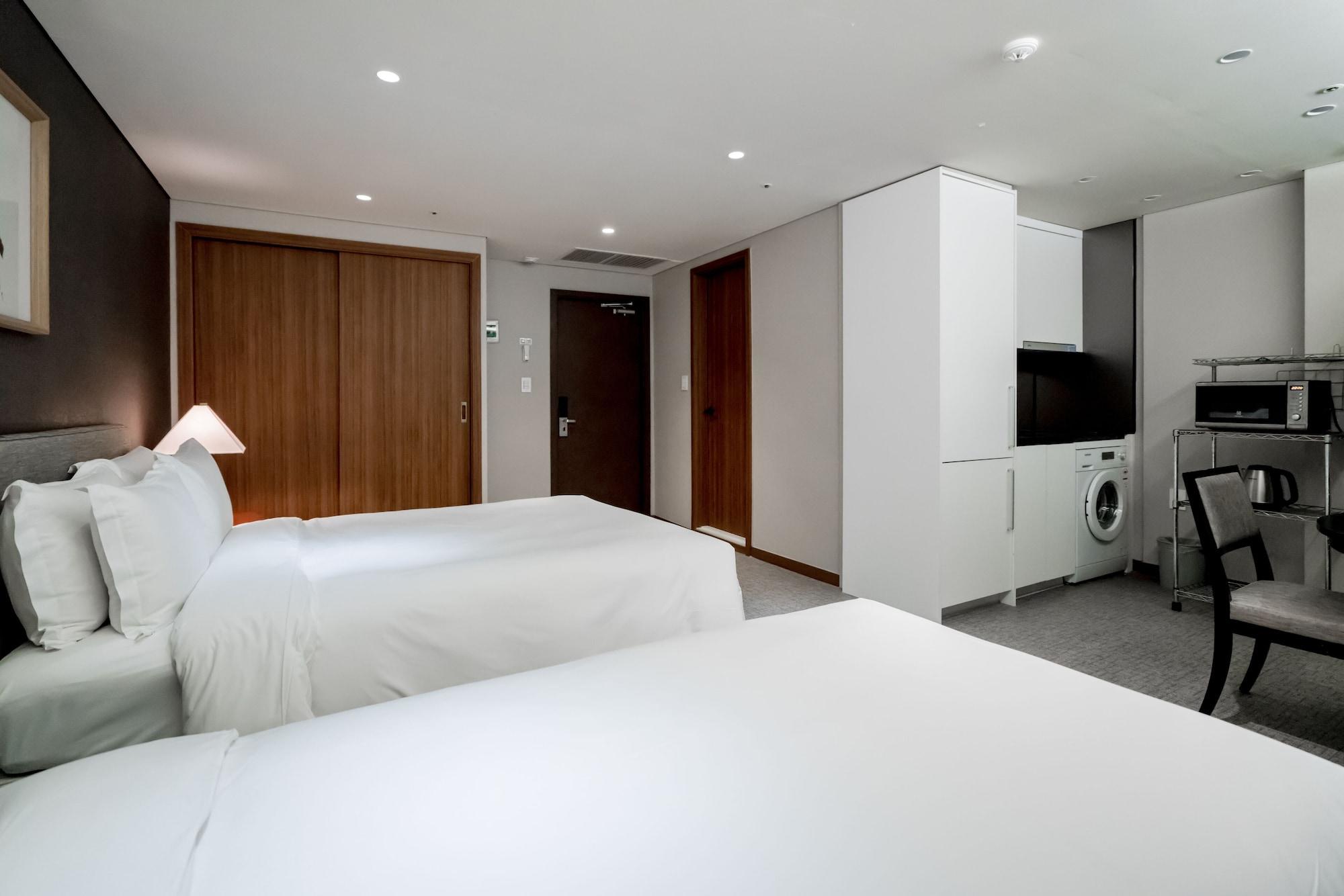 Oriens Hotel & Residences Myeongdong Сеул Экстерьер фото