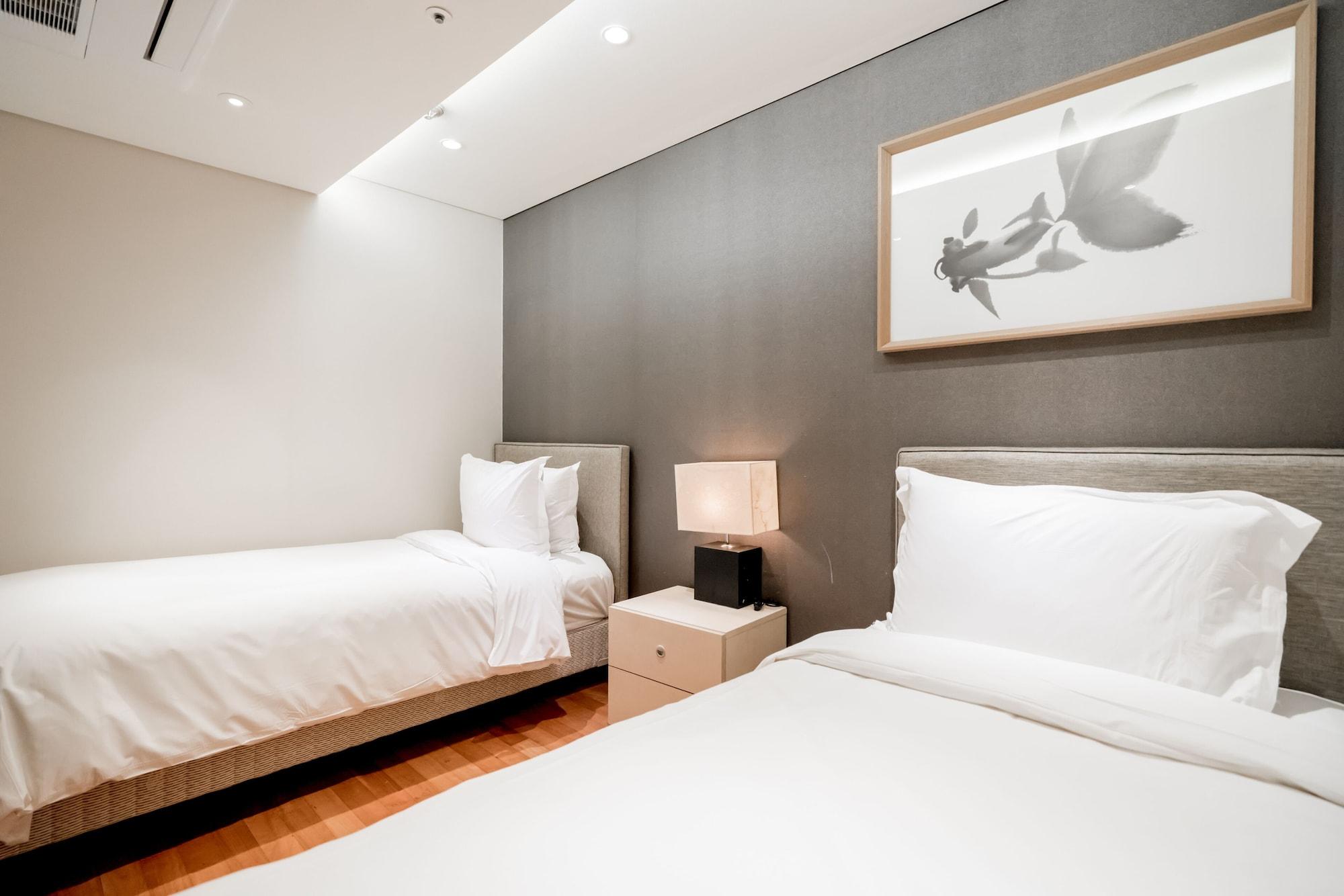 Oriens Hotel & Residences Myeongdong Сеул Экстерьер фото