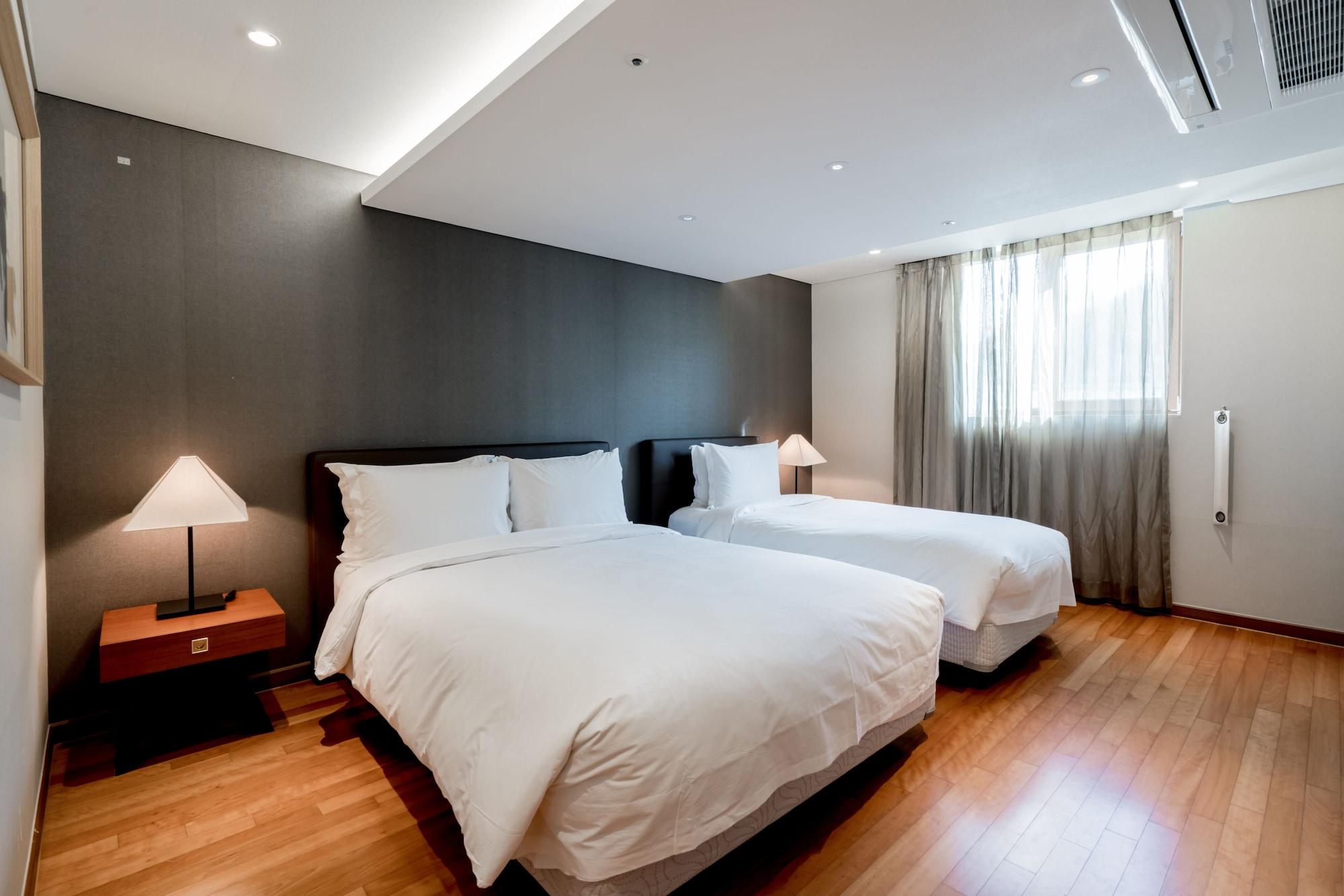 Oriens Hotel & Residences Myeongdong Сеул Экстерьер фото